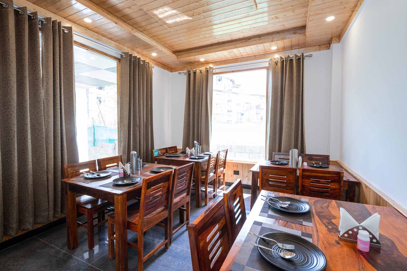 MG Hotel Manali have in house amenities